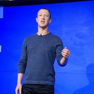 Meta CEO 扎克伯格亲自组建 AI 团队，目标实现“超级智能”